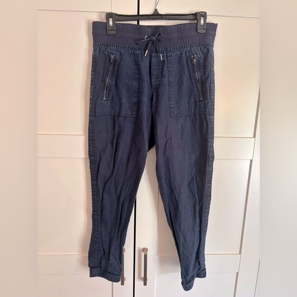 Athleta Cabo Linen Jogger Pants Size 4 Navy Blue Coastal Vacation Travel Relax - Picture 2 of 6
